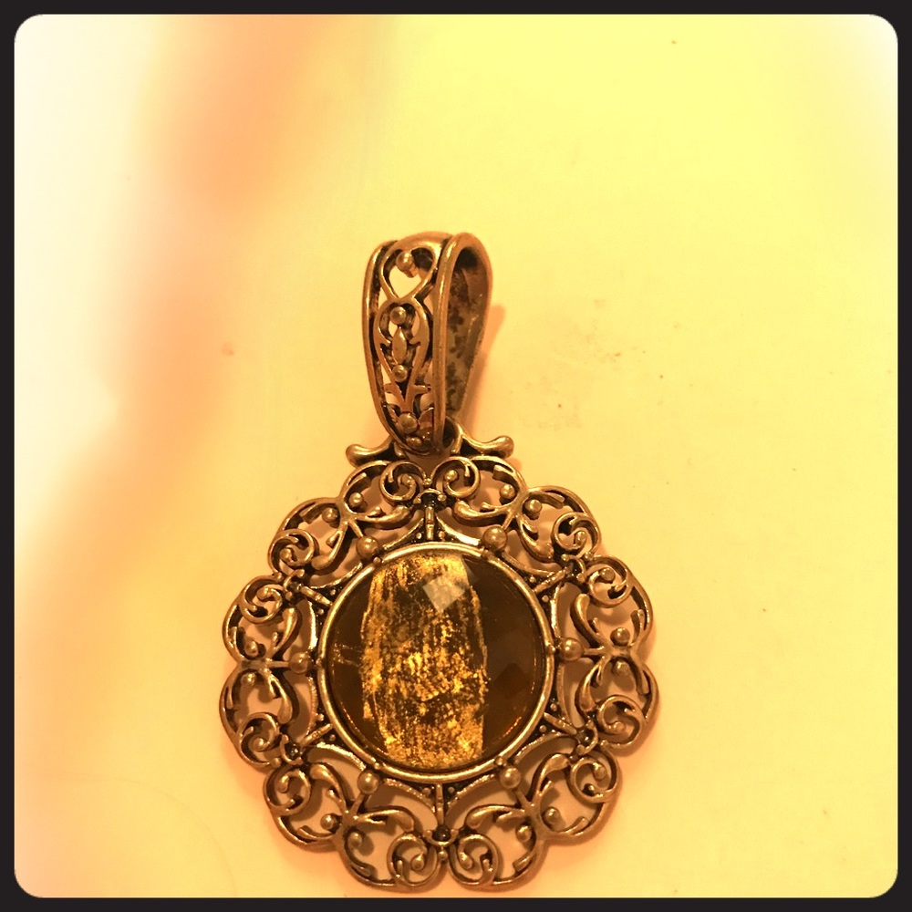 Gold pendant